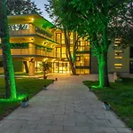 Queen Nelly Park ホテル 4*
