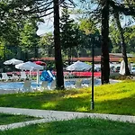 Queen Nelly Park ホテル キテン