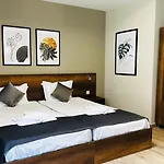 ホテル Queen Nelly Park 4*