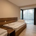 Queen Nelly Park Отель 4*