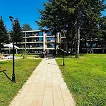 Отель Queen Nelly Park Китен