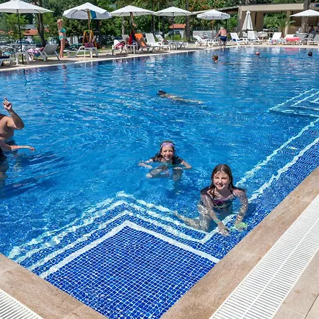 Hotel Queen Nelly Park 4*