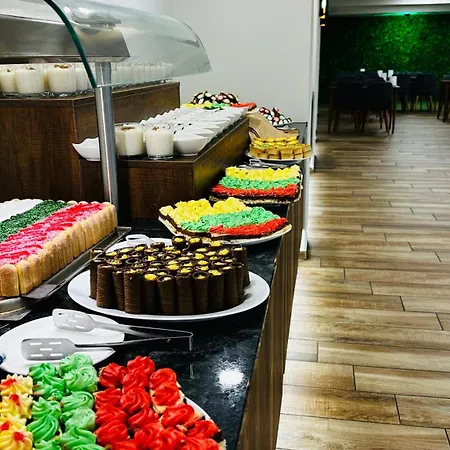 Отель Queen Nelly Park Китен