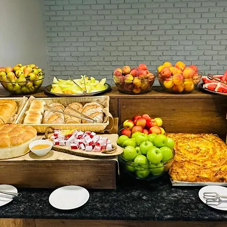 Queen Nelly Park Отель