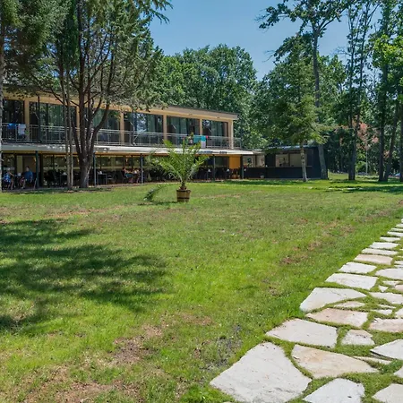 Queen Nelly Park Otel