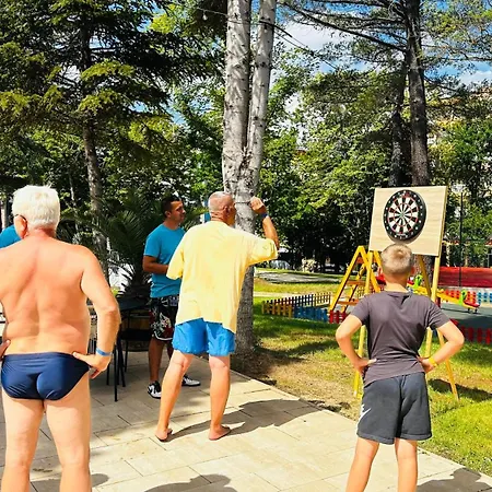 Queen Nelly Park קיטן