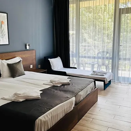 Queen Nelly Park Hotel 4*