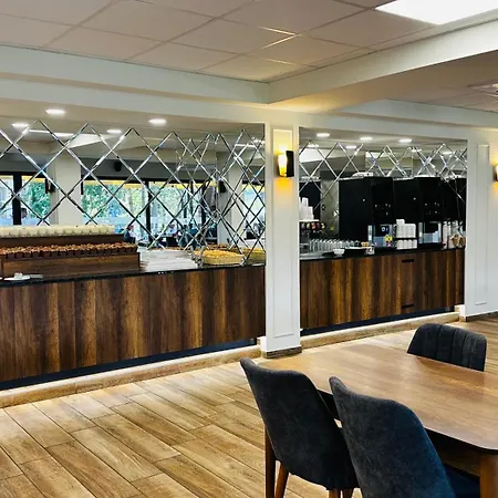Queen Nelly Park Hotel 4*