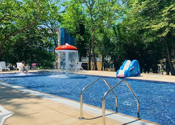 Queen Nelly Park Naousa