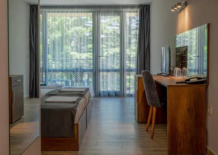 Queen Nelly Park Otel