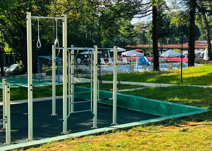 Хотел куин нели парк 4*