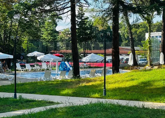 куин нели парк Хотел Китен