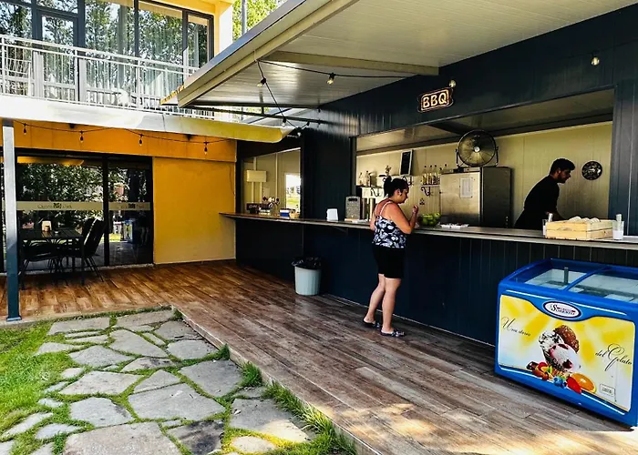 Queen Nelly Park Otel