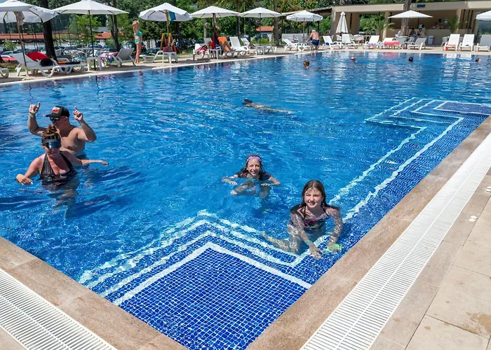 Otel Queen Nelly Park 4*