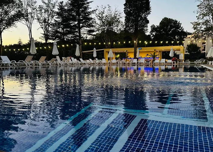 куин нели парк 4*