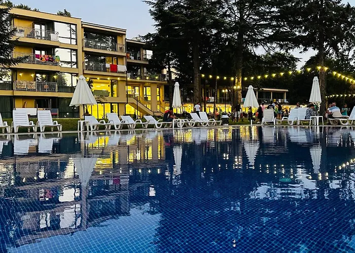 Хотел куин нели парк Китен