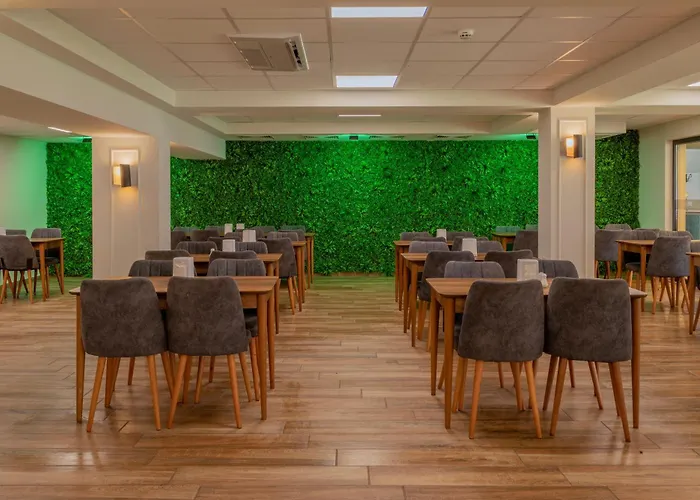 Хотел куин нели парк Китен