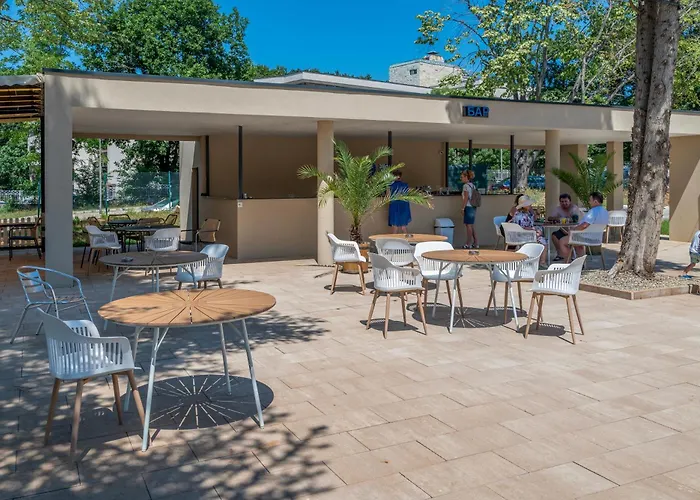 Queen Nelly Park Otel