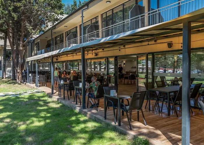 куин нели парк 4*