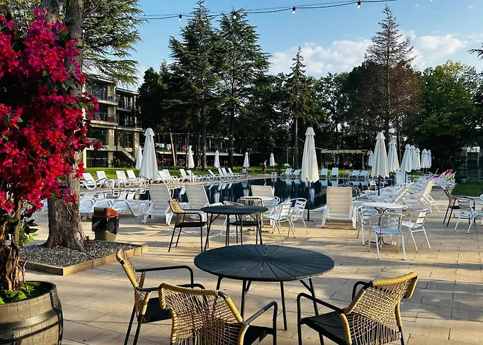 Queen Nelly Park Otel