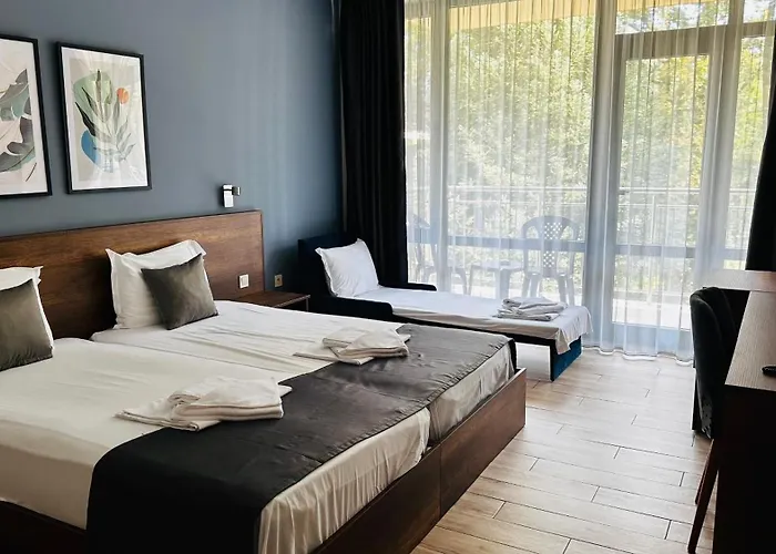 Queen Nelly Park Otel 4*