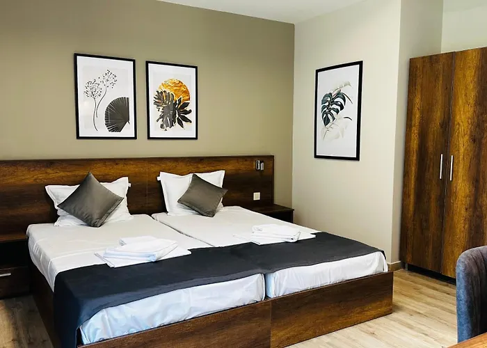 Otel Queen Nelly Park 4*